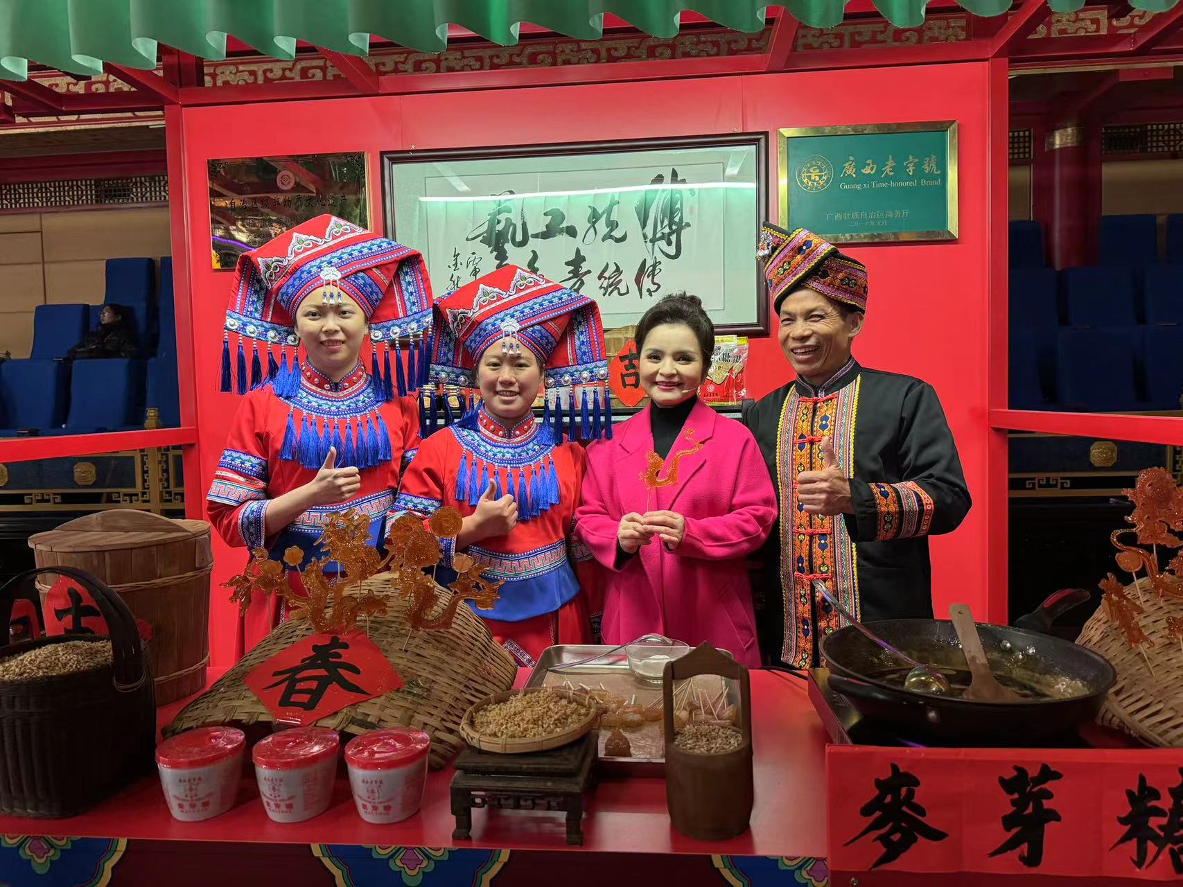 蜜蜂牌麦芽糖登上央视节目《非遗新春之夜》！让这年味更有传统气息！