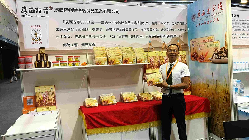 蜜蜂牌麦芽糖董事长莫显科远赴波兰展会 蜜蜂牌麦芽糖董事长莫显科远赴波兰展会