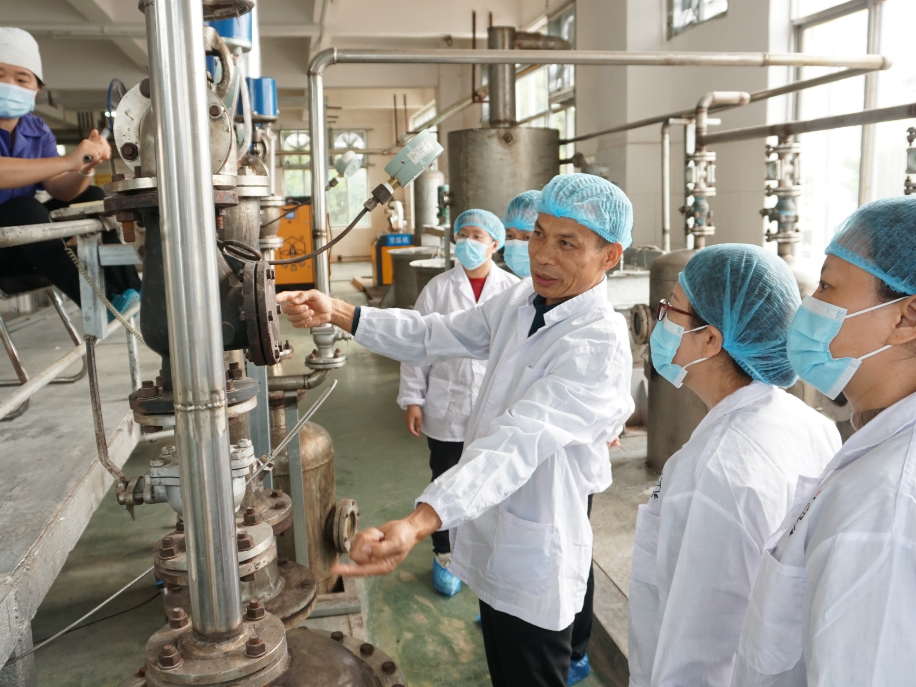 梧州市专家和领导们到访乐哈哈！实地考察莫显科自主研发的节能系统