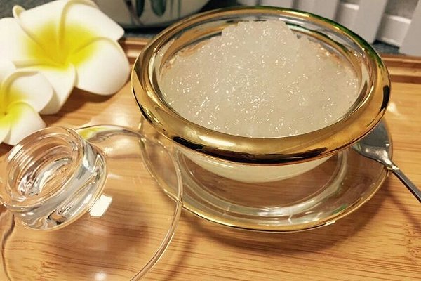 冰糖的好处和禁忌是什么?蜜蜂牌给您说一说蜜蜂牌冰糖 冰糖的好处和禁忌是什么?蜜蜂牌给您说一说蜜蜂牌冰糖