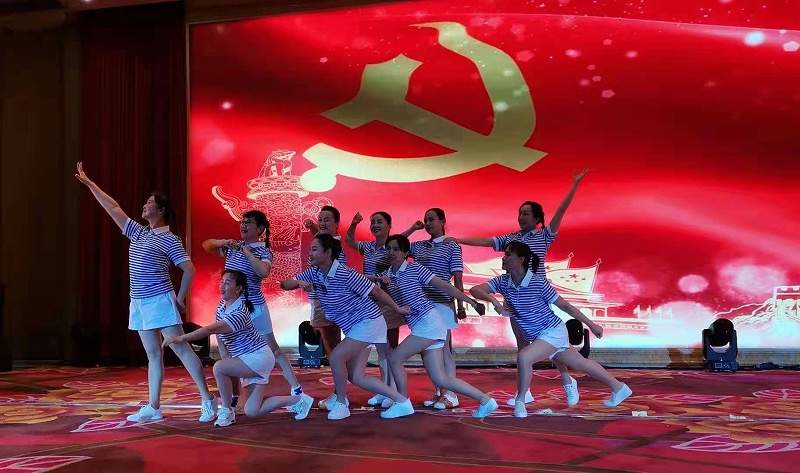 女企业家们献上舞蹈