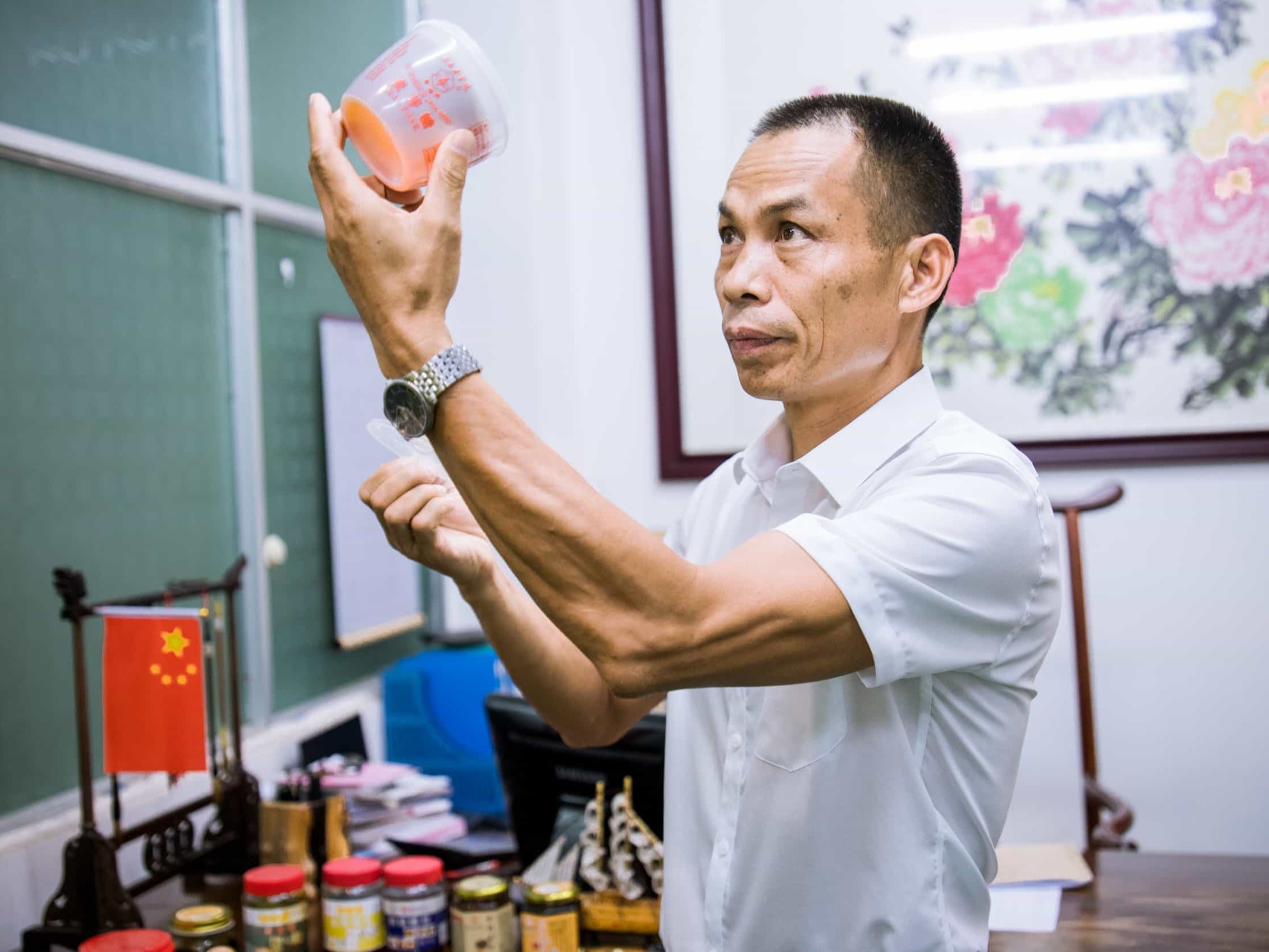 蜜蜂牌董事长莫显科获广西非遗代表性项目代表性传承人